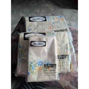 Vintage Lady Pepperell Movie Prop "Stitchery" Pattern Full Size Bedsheet Set NOS